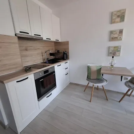 Sweet Tiny House-central Warna
