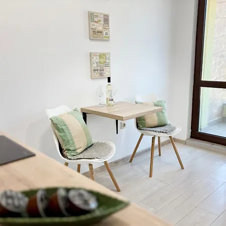 Sweet Tiny House-central